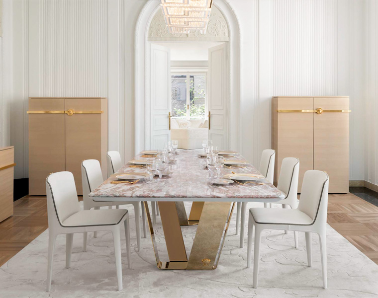 「ラ・メドゥーサ」ダイニングテーブル