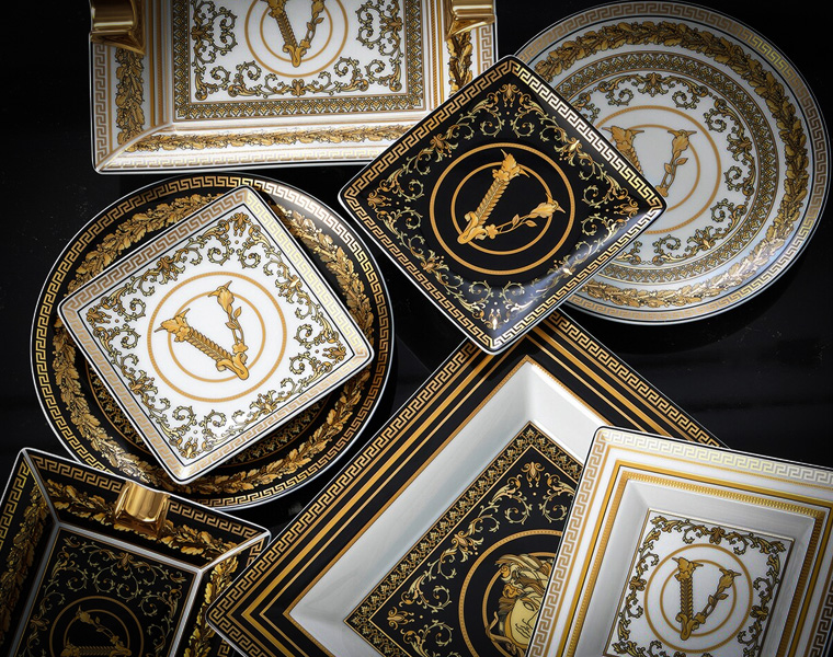 VH-VirtusGalabl12wh-001